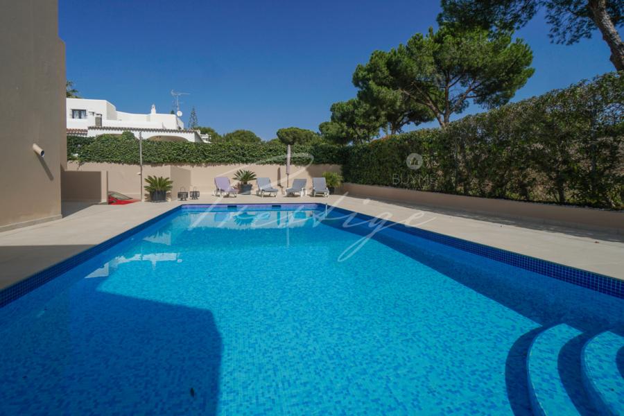 House with 3+2 Bedrooms in Vilamoura