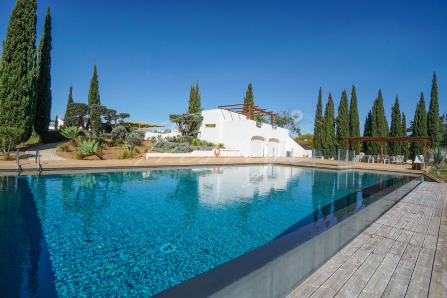 Buy Villa Vilamoura