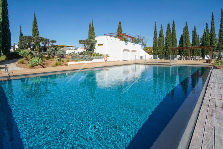 Buy Villa Vilamoura