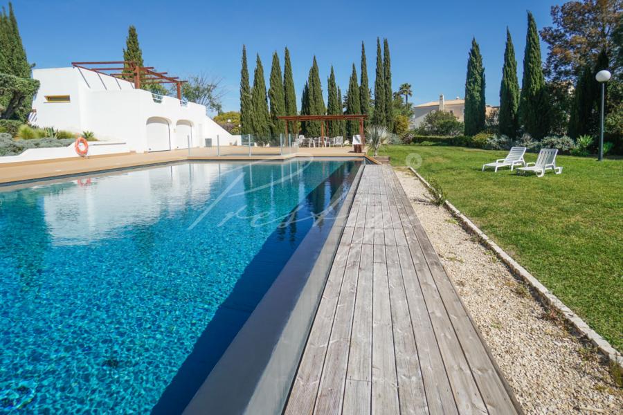 Buy Villa Vilamoura