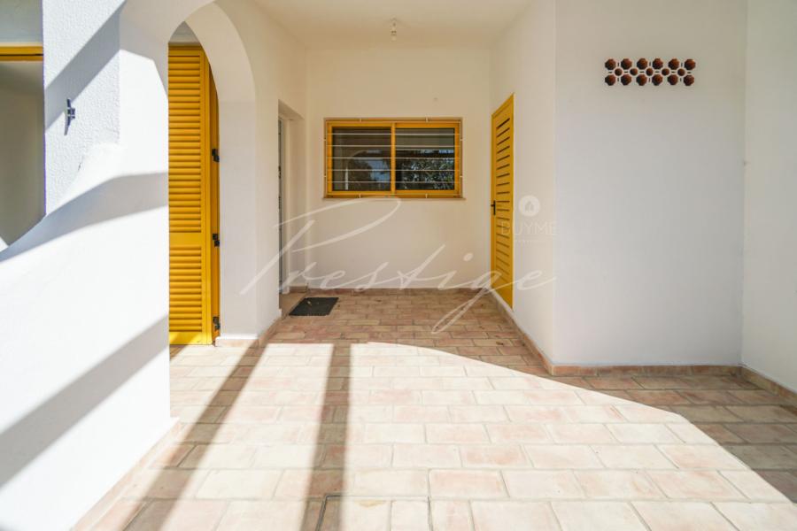 Buy Villa Vilamoura