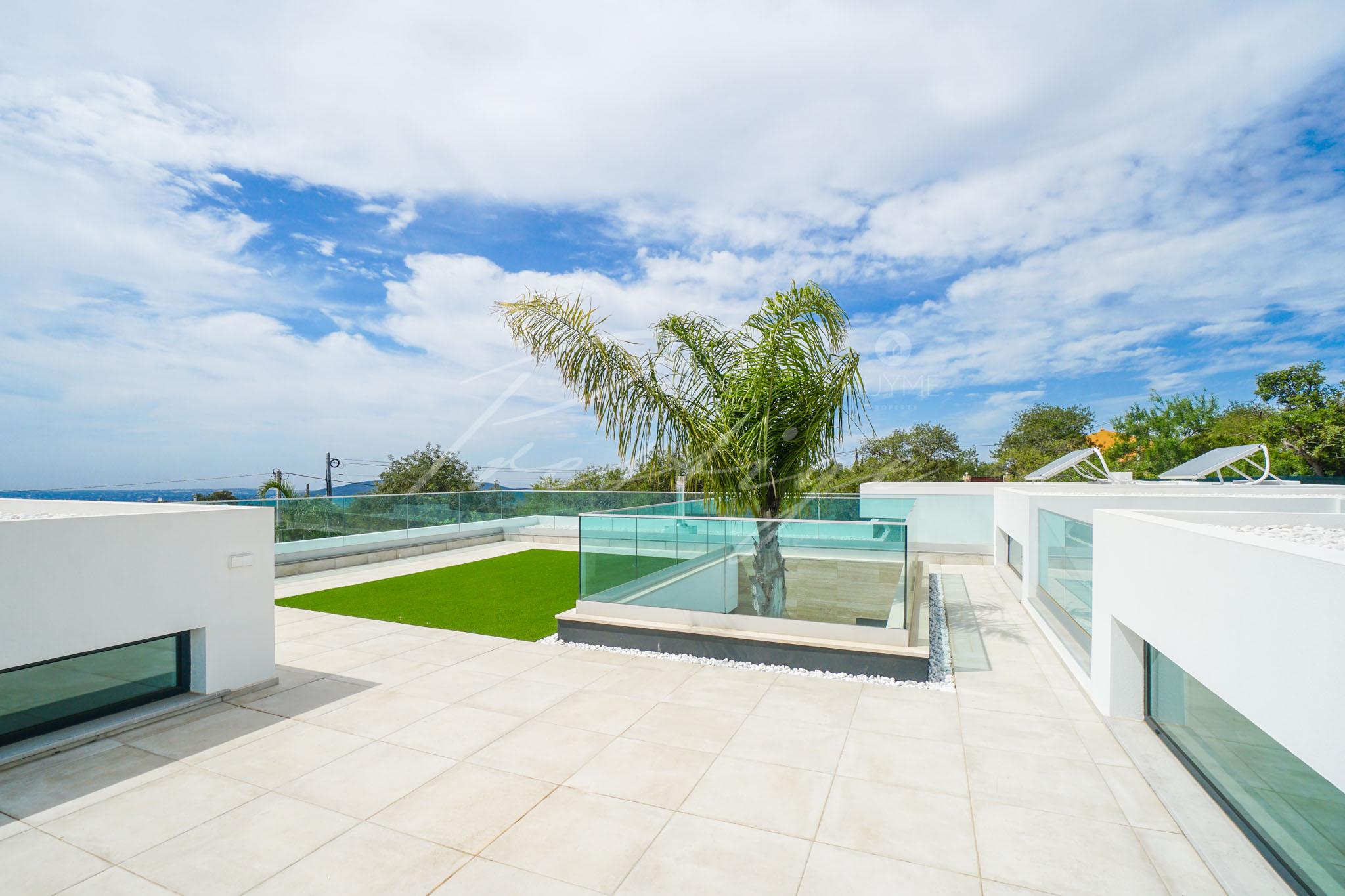 Excellent exclusive 4 bedroom villa with modern finishings