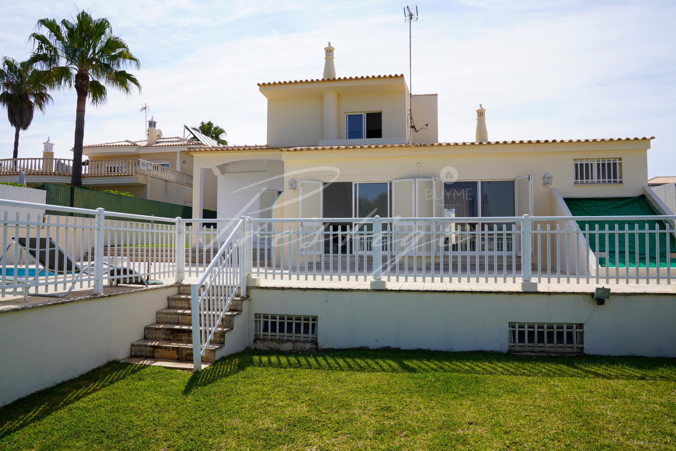 Amazing 4-Bedroom Villa at Praia da Galé