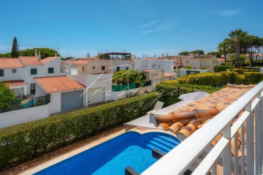 buy house vilamoura