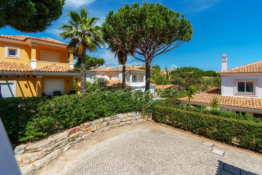 buy house vilamoura