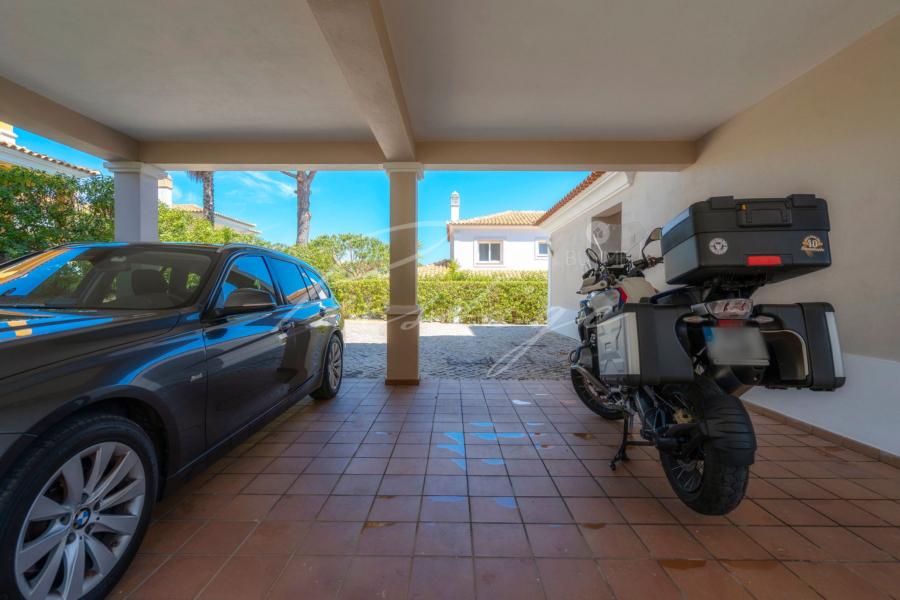 buy house vilamoura