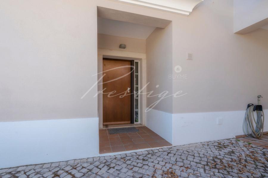 buy house vilamoura