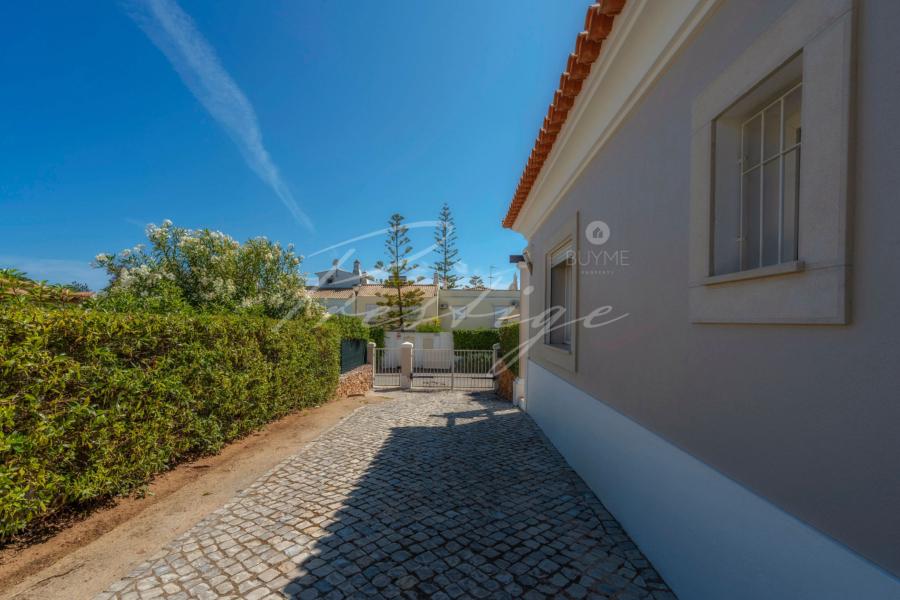 buy house vilamoura