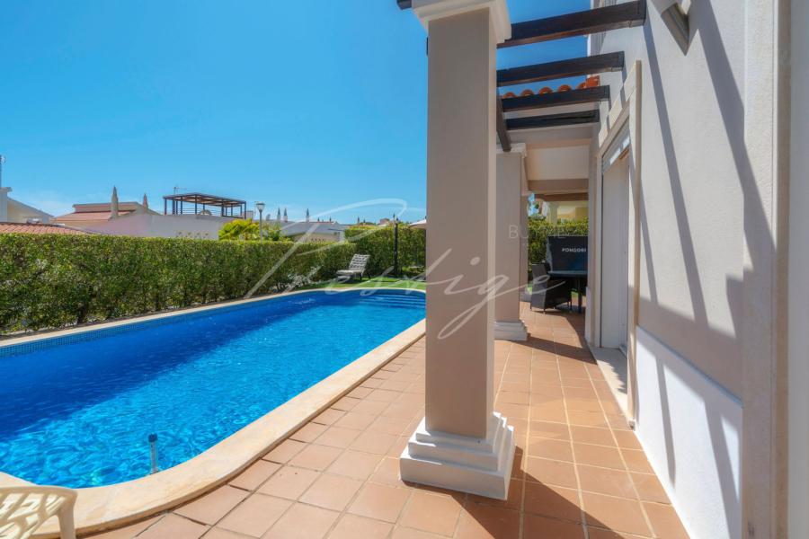 buy house vilamoura