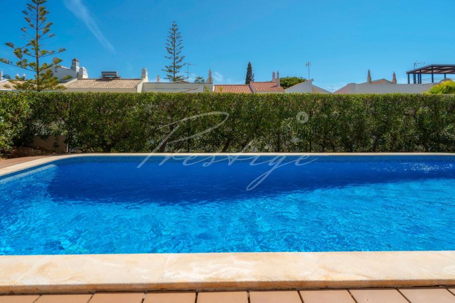 buy house vilamoura