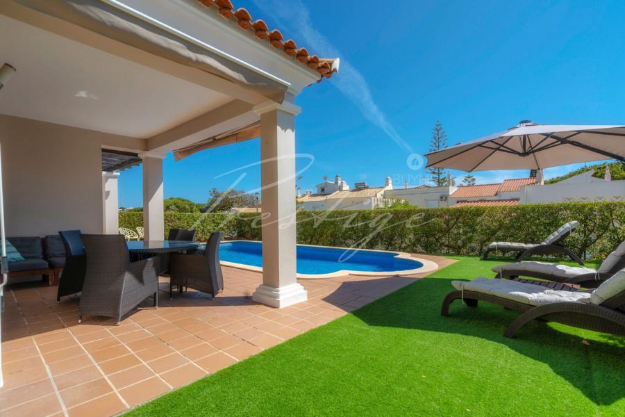 buy house vilamoura