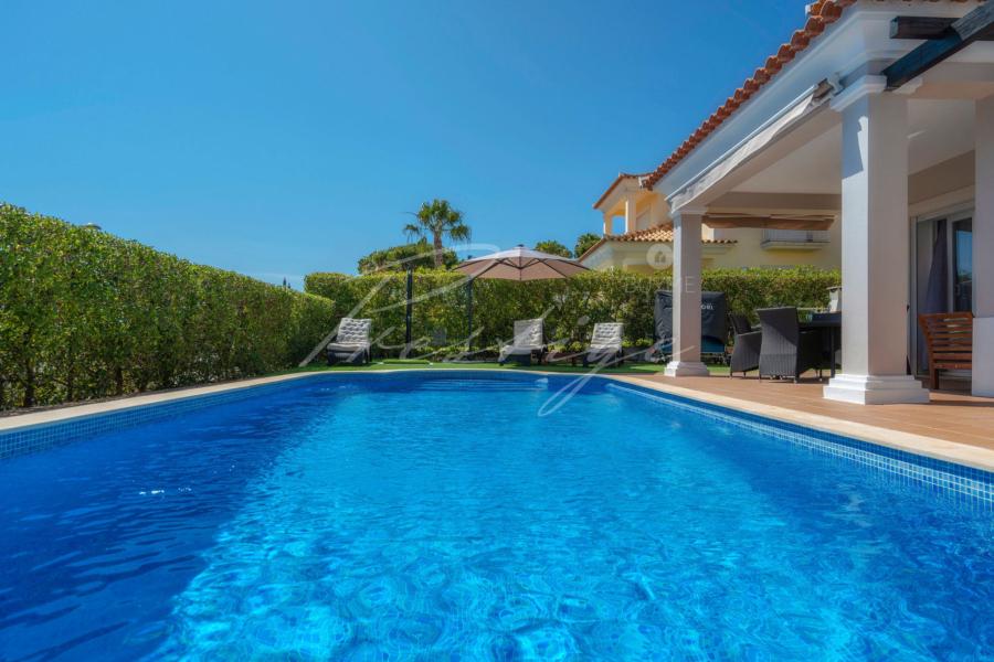 buy house vilamoura