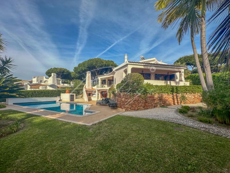 3+1 BEDROOM VILLA - VILAMOURA