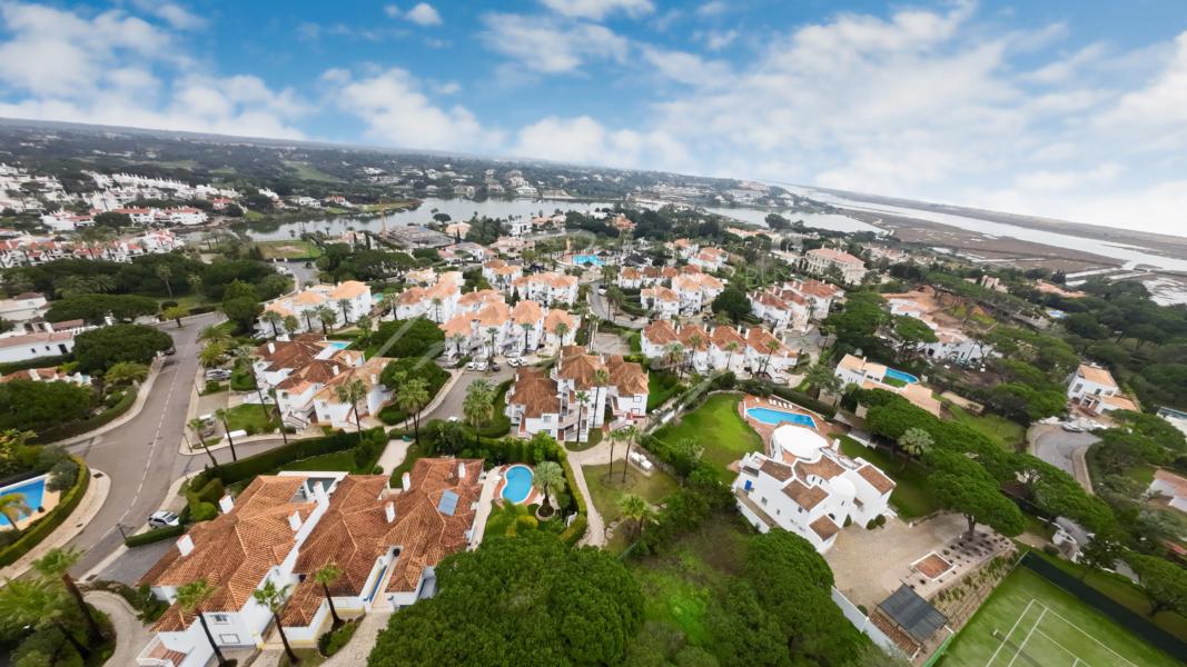 2 bed apartment Encosta do Lago